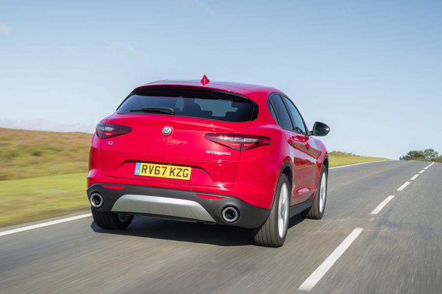  Alfa Romeo Stelvio (949) 2017 года  (UK) (фото 30 из 41)